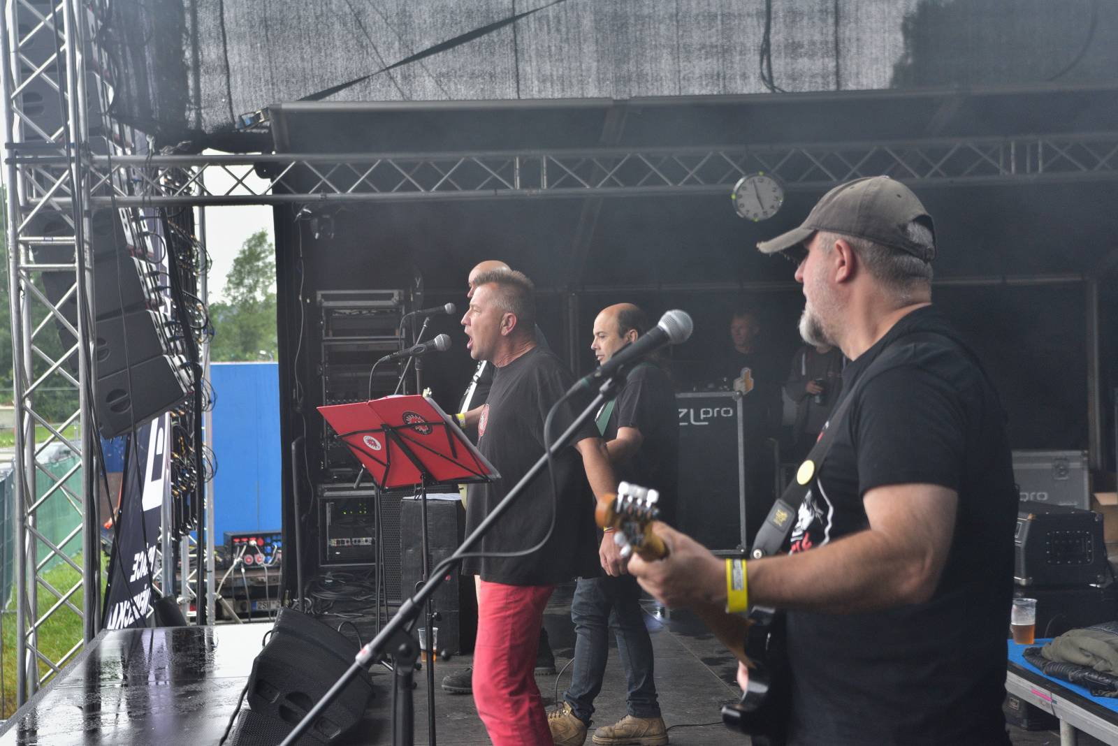 V Holýšově v pátek zima nebyla. Pekelný poloostrov přivítal Harlej, Vypsanou fiXu nebo Iné Kafe