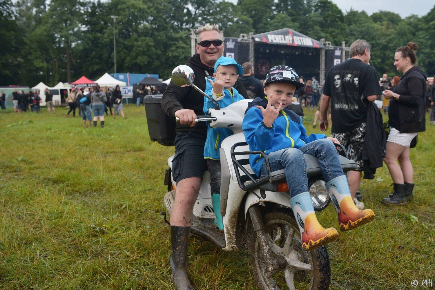 V Holýšově v pátek zima nebyla. Pekelný poloostrov přivítal Harlej, Vypsanou fiXu nebo Iné Kafe