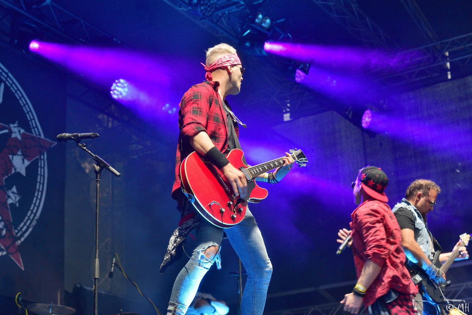 V Holýšově v pátek zima nebyla. Pekelný poloostrov přivítal Harlej, Vypsanou fiXu nebo Iné Kafe