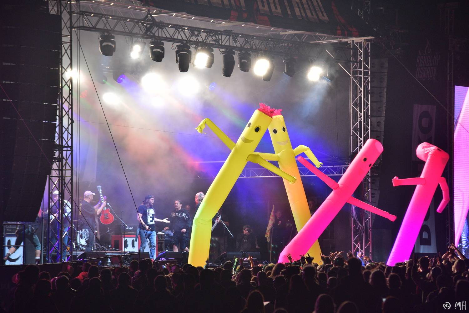 V Holýšově v pátek zima nebyla. Pekelný poloostrov přivítal Harlej, Vypsanou fiXu nebo Iné Kafe