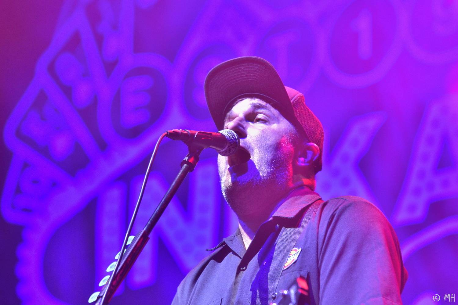 V Holýšově v pátek zima nebyla. Pekelný poloostrov přivítal Harlej, Vypsanou fiXu nebo Iné Kafe