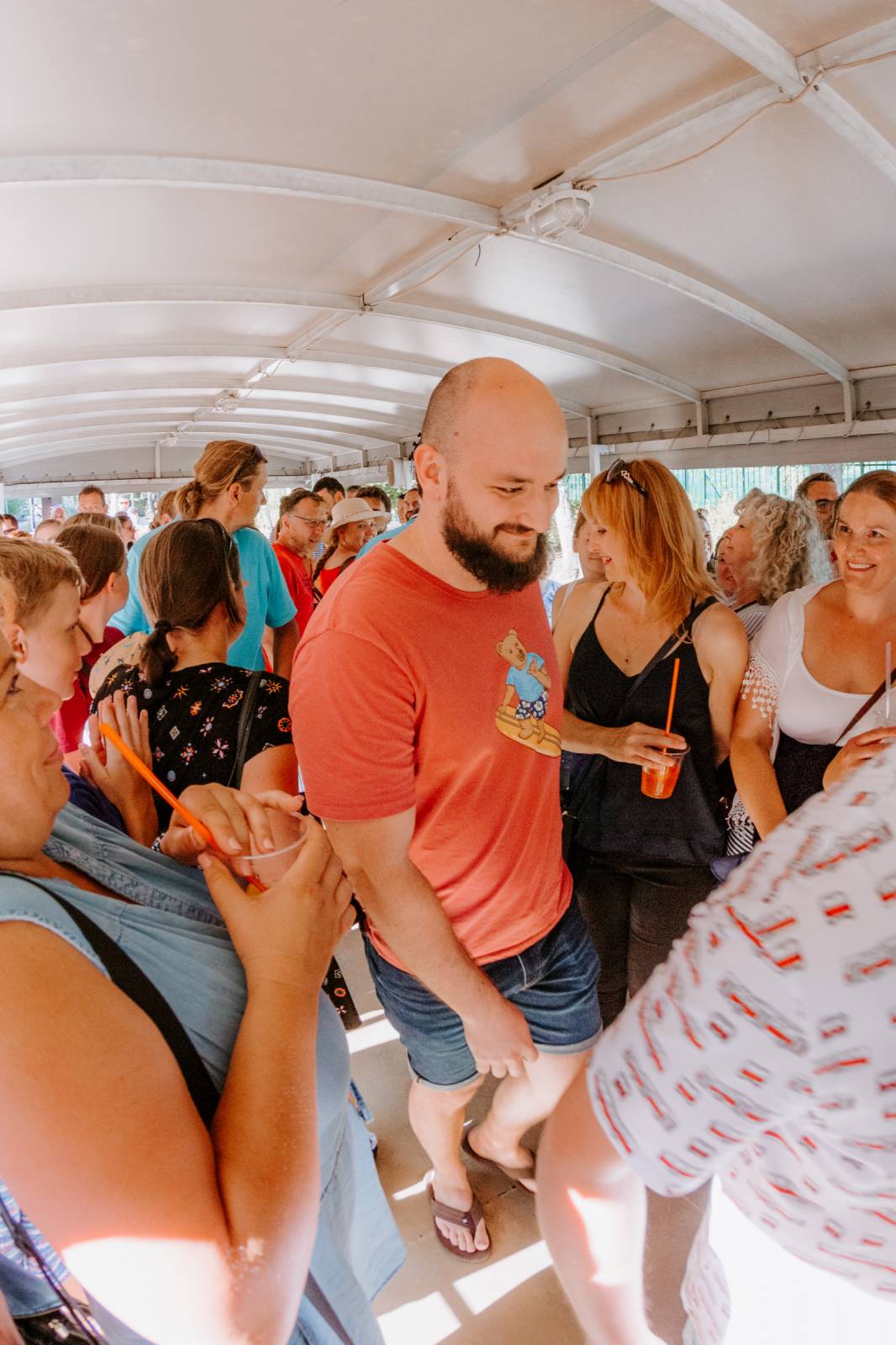 Humorné písně, trefné poznámky a skvělá atmosféra. Pokáč si podmanil fanoušky na lodi Odra