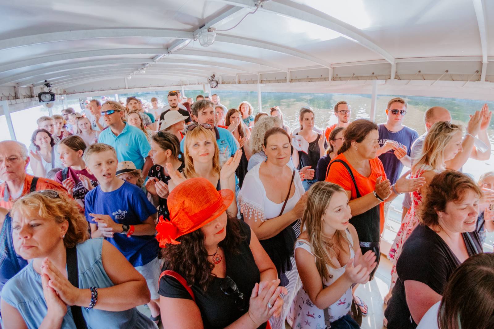 Humorné písně, trefné poznámky a skvělá atmosféra. Pokáč si podmanil fanoušky na lodi Odra