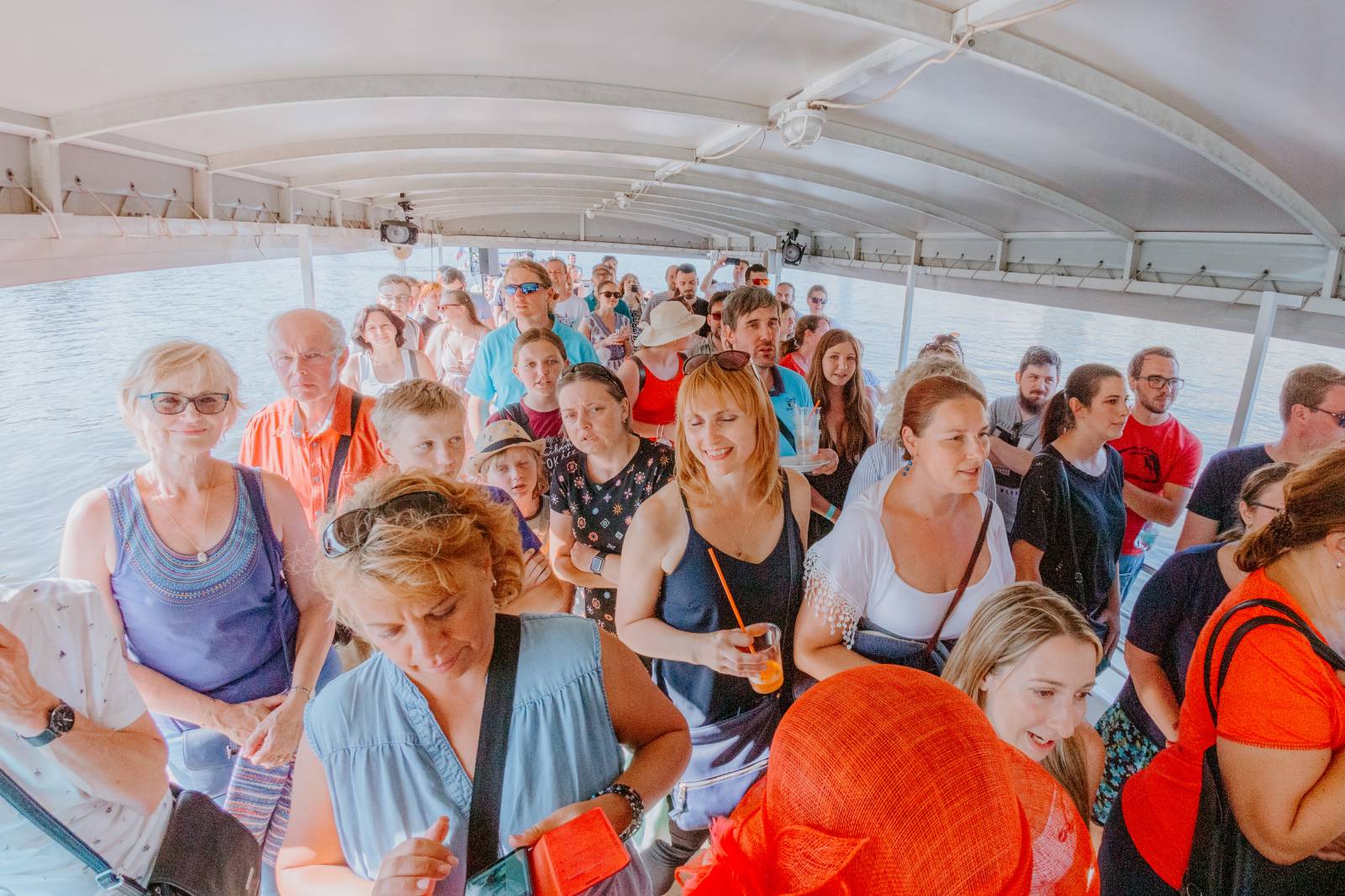 Humorné písně, trefné poznámky a skvělá atmosféra. Pokáč si podmanil fanoušky na lodi Odra