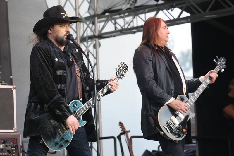 V Mikulově se dotkli Lucie. Kapela zahrála své největší hity, na koncert přijel i Leoš Mareš