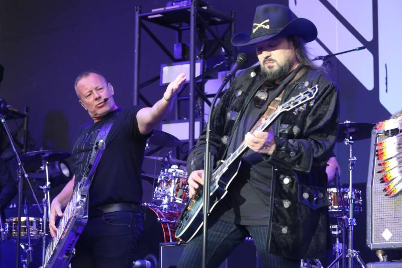 V Mikulově se dotkli Lucie. Kapela zahrála své největší hity, na koncert přijel i Leoš Mareš