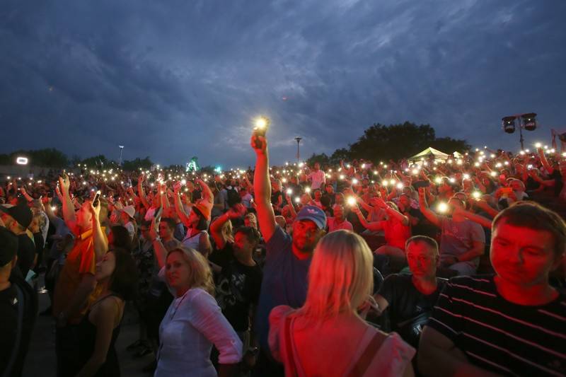 V Mikulově se dotkli Lucie. Kapela zahrála své největší hity, na koncert přijel i Leoš Mareš