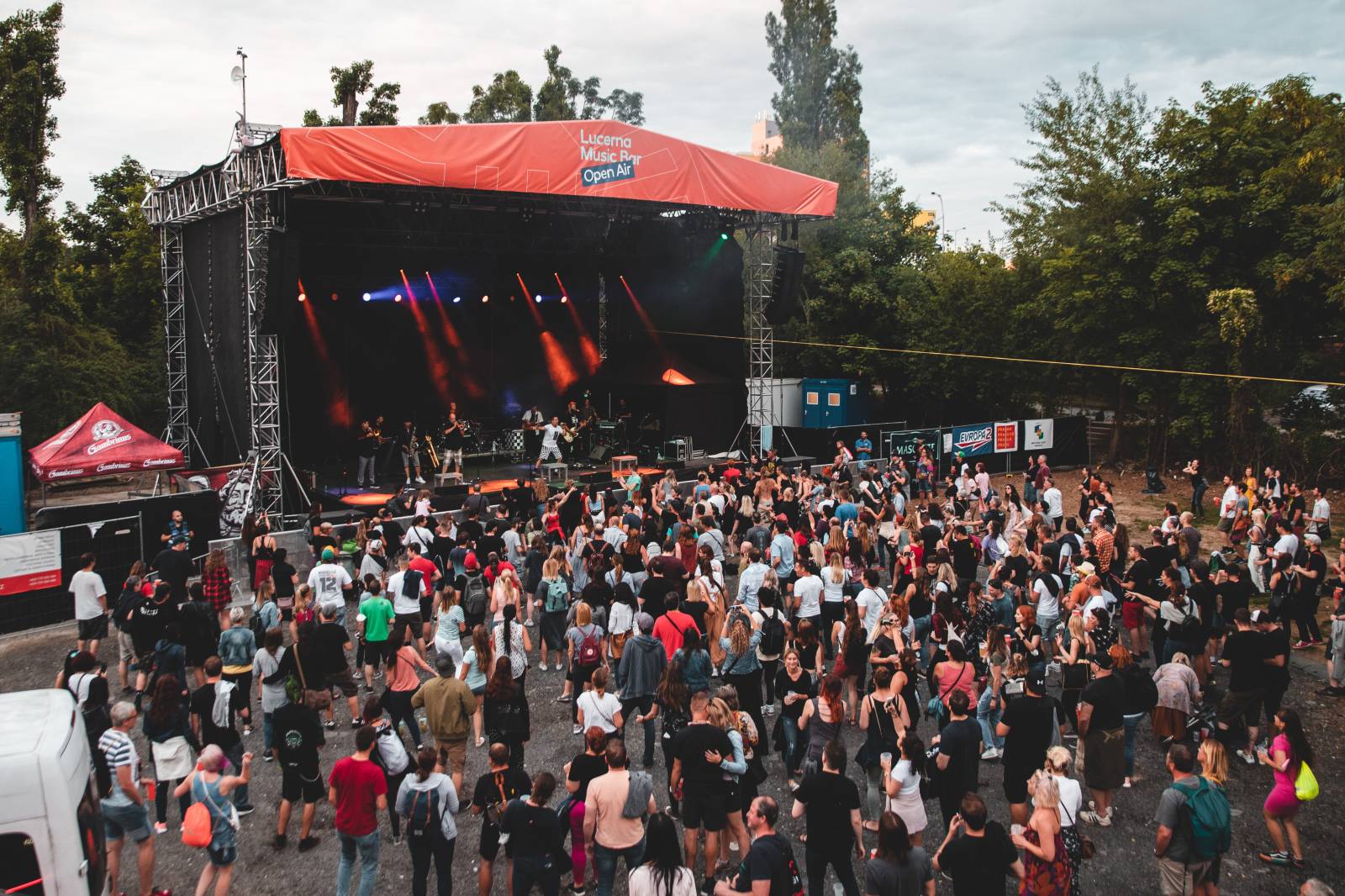 Polemic roztančili Ledárny Braník. Pařilo se až do noci