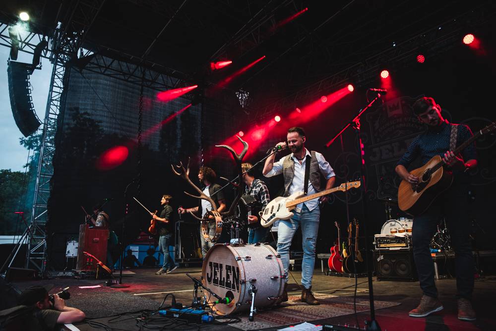 Jelen v pražských Ledárnách odolal hromům a bleskům