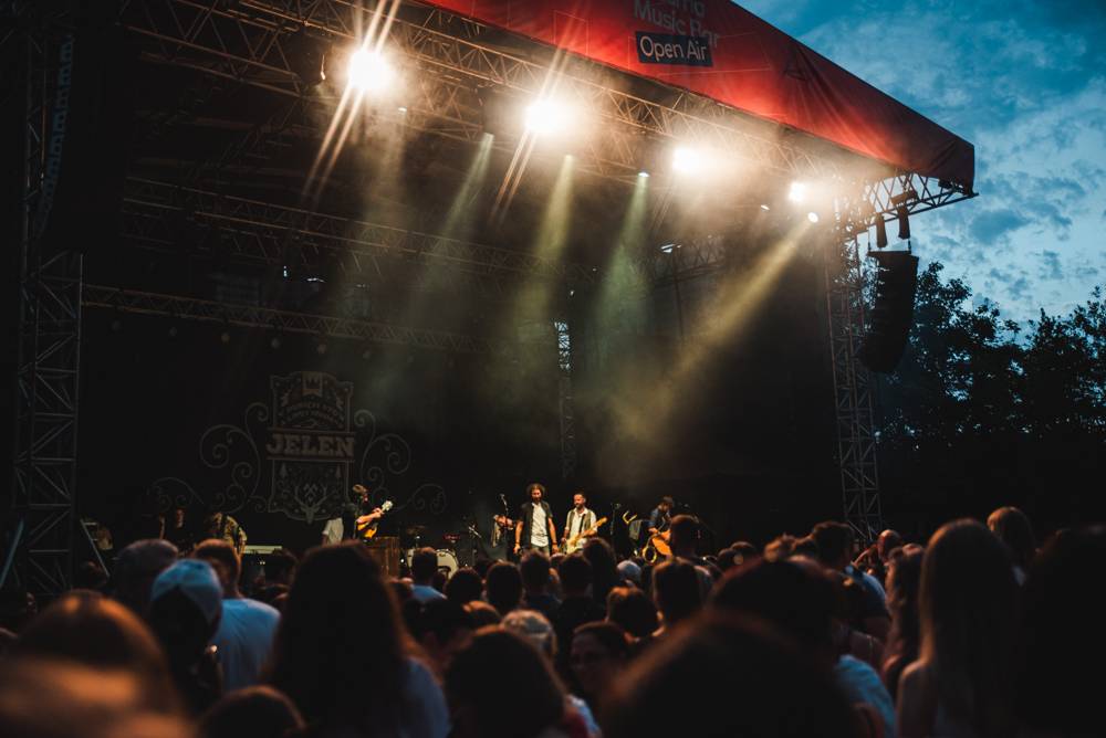 Jelen v pražských Ledárnách odolal hromům a bleskům