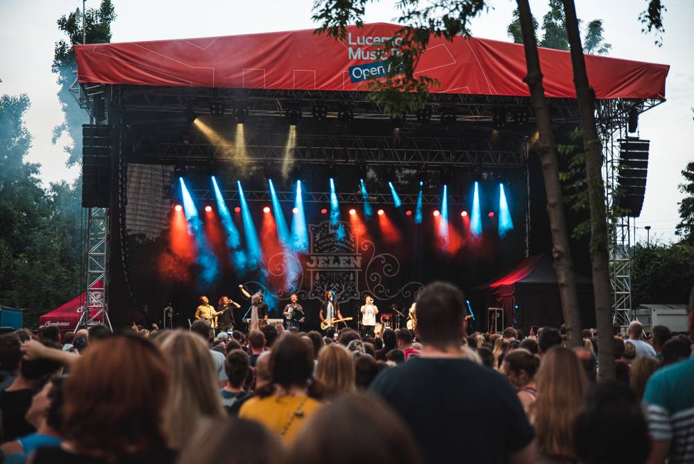 Jelen v pražských Ledárnách odolal hromům a bleskům