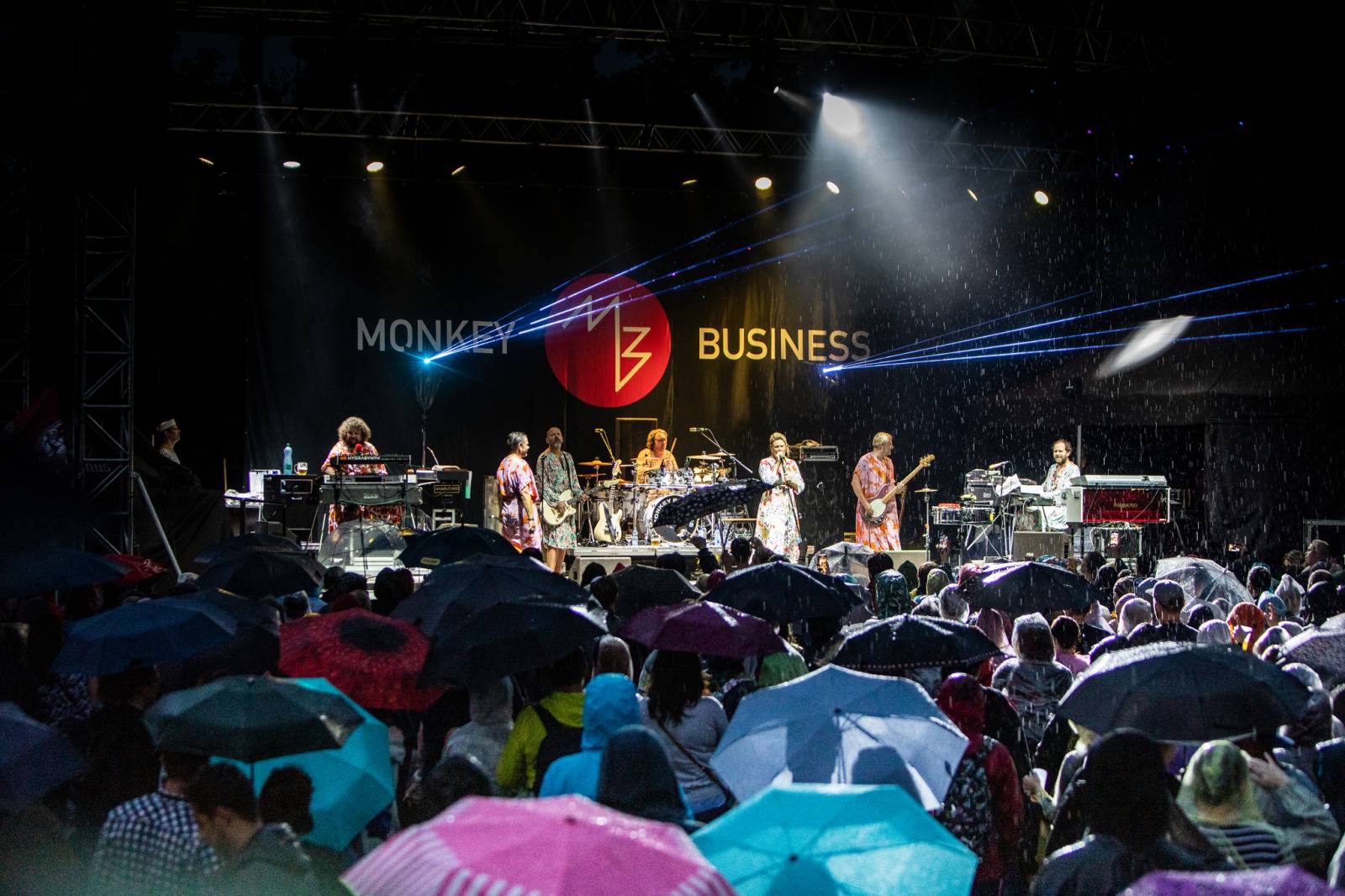 Monkey Business: Funková bouře nad branickou ledárnou