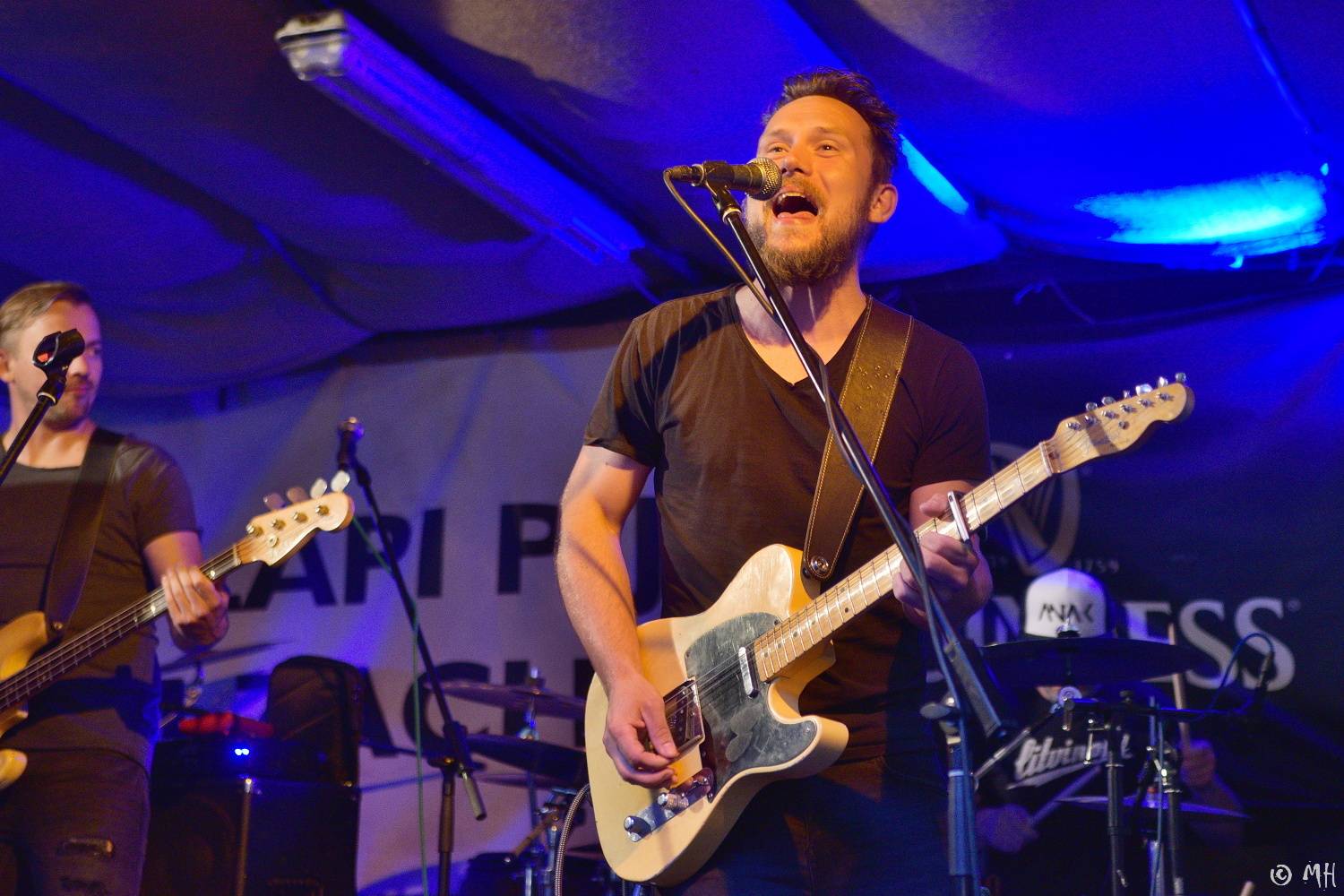 Anna K. rozehnala mračna nad Plzní, Zach's Pub zaplnila k prasknutí