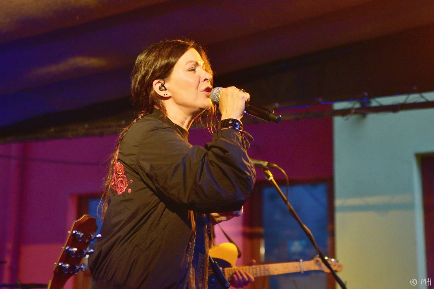 Anna K. rozehnala mračna nad Plzní, Zach's Pub zaplnila k prasknutí