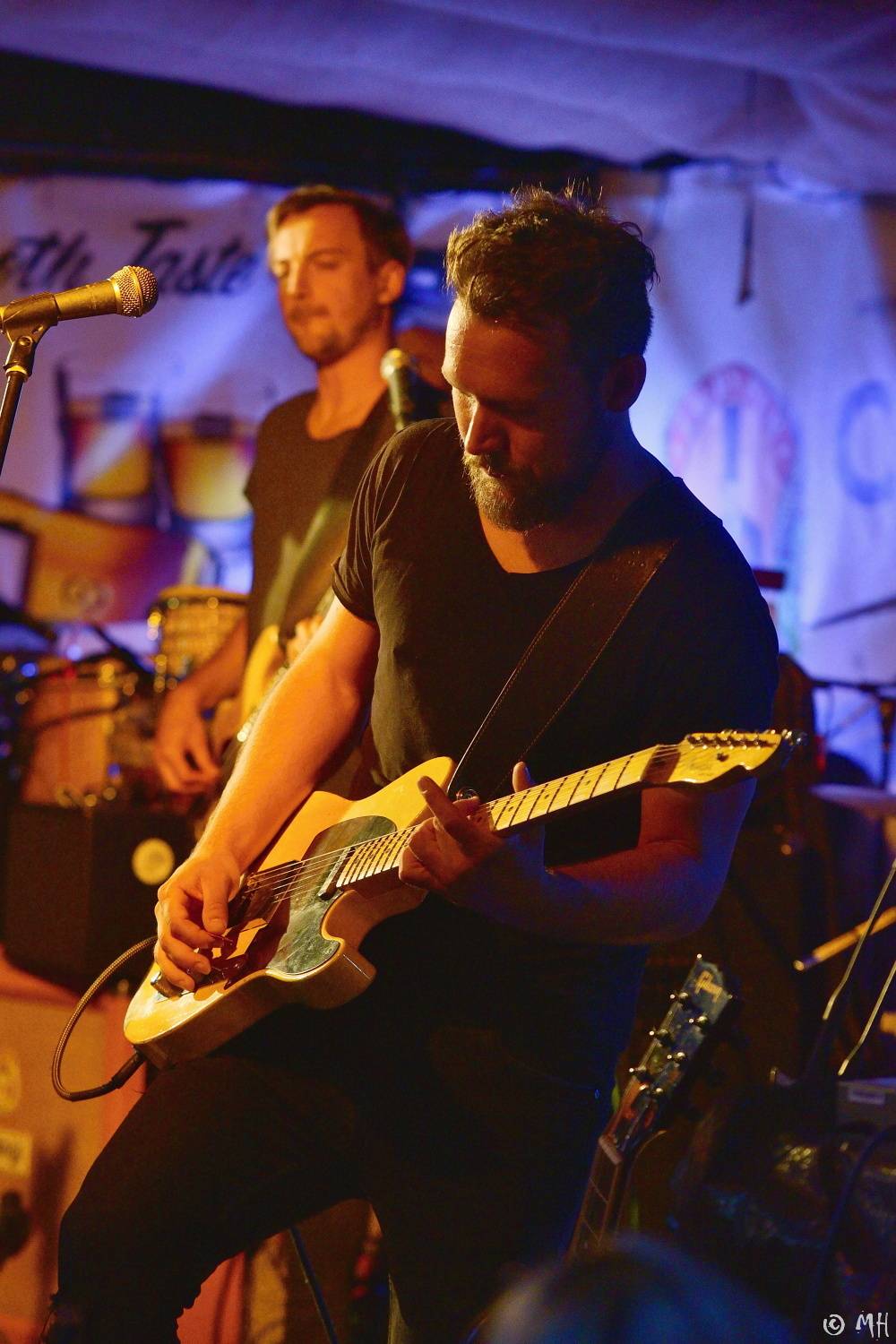 Anna K. rozehnala mračna nad Plzní, Zach's Pub zaplnila k prasknutí