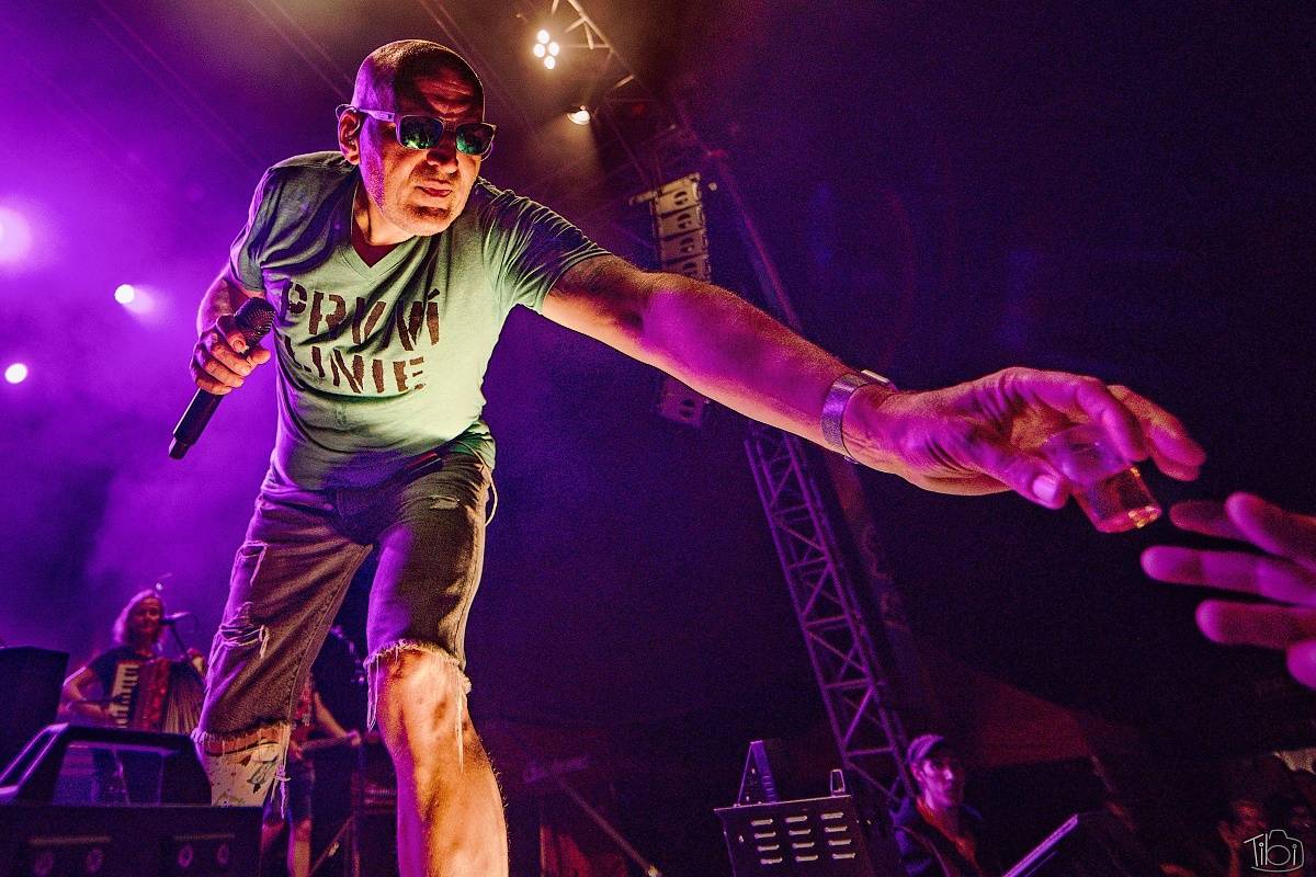 Punk v lázních. Na Barvách léta zahráli Tři sestry, SPS, Harlej, Wohnout nebo Vypsaná fiXa