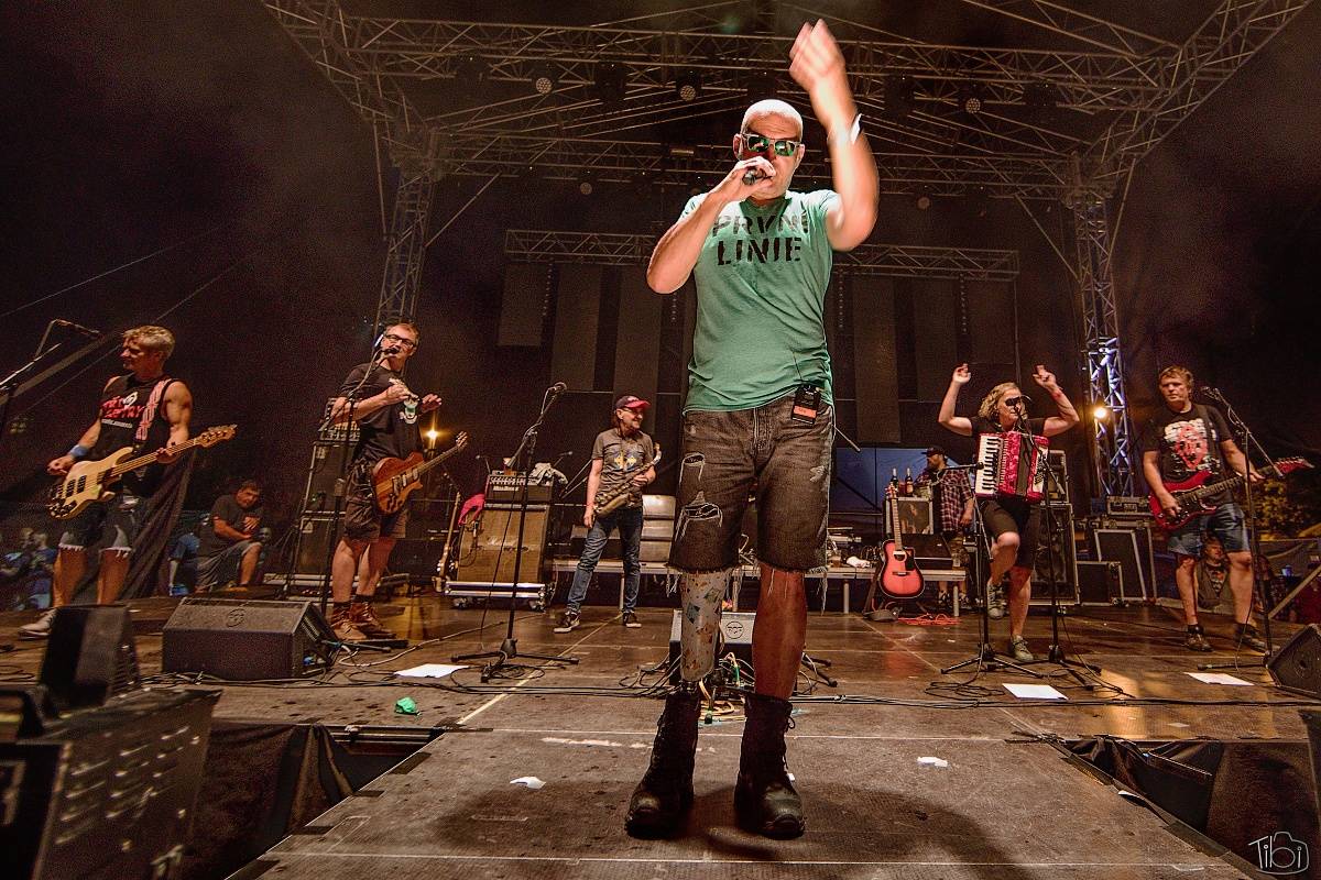 Punk v lázních. Na Barvách léta zahráli Tři sestry, SPS, Harlej, Wohnout nebo Vypsaná fiXa