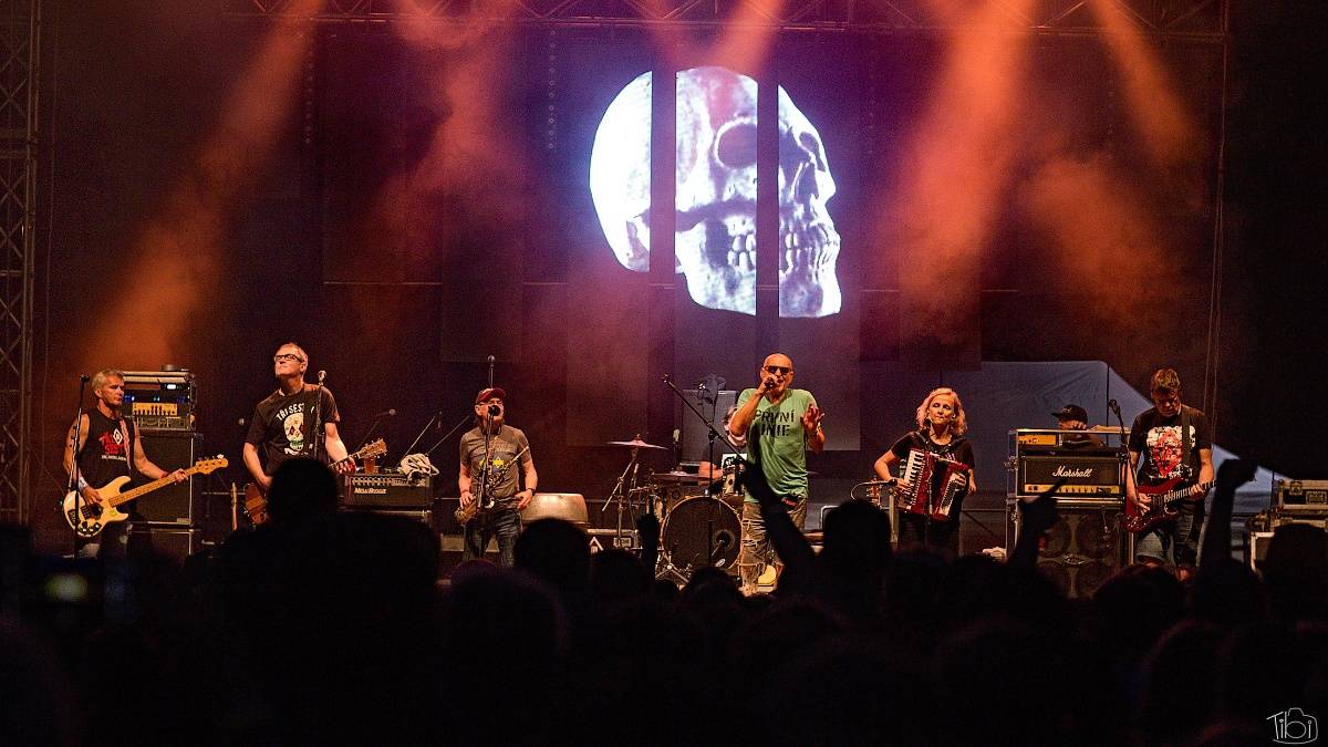 Punk v lázních. Na Barvách léta zahráli Tři sestry, SPS, Harlej, Wohnout nebo Vypsaná fiXa