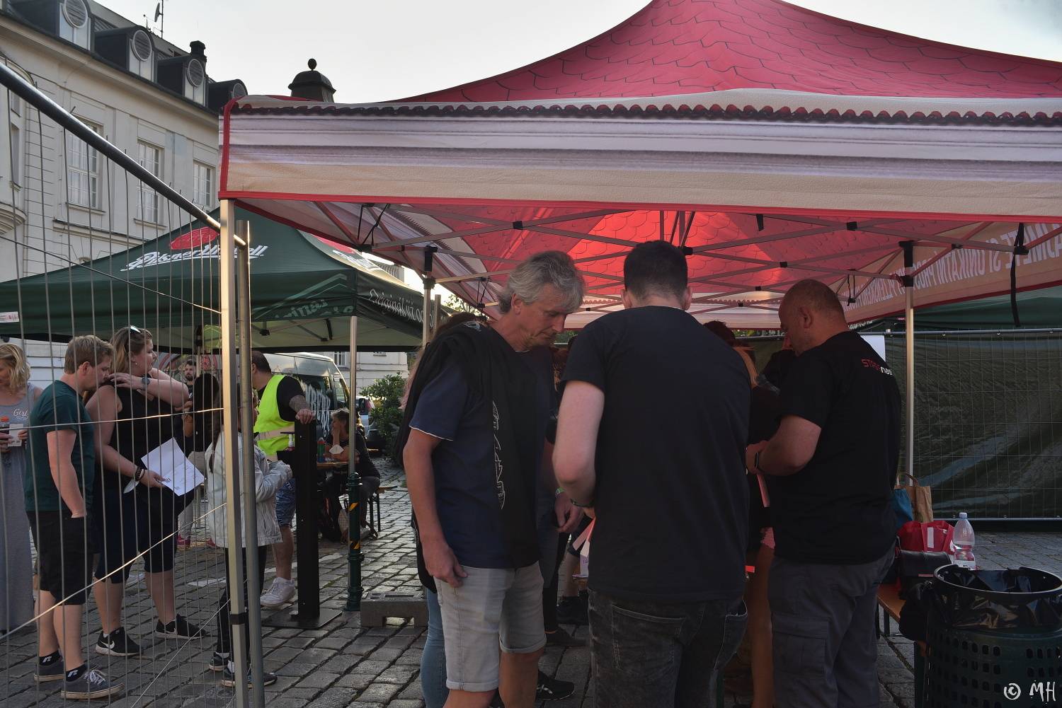 Trautenberk dobyli plzeňský pivovar, fanoušci zbourali zábrany