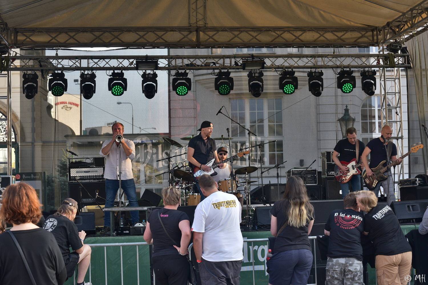 Trautenberk dobyli plzeňský pivovar, fanoušci zbourali zábrany