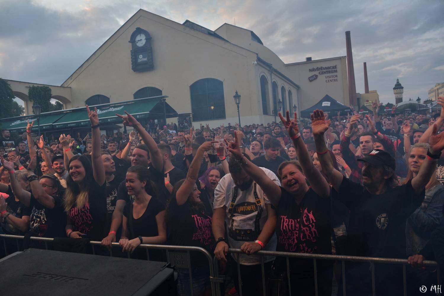 Trautenberk dobyli plzeňský pivovar, fanoušci zbourali zábrany