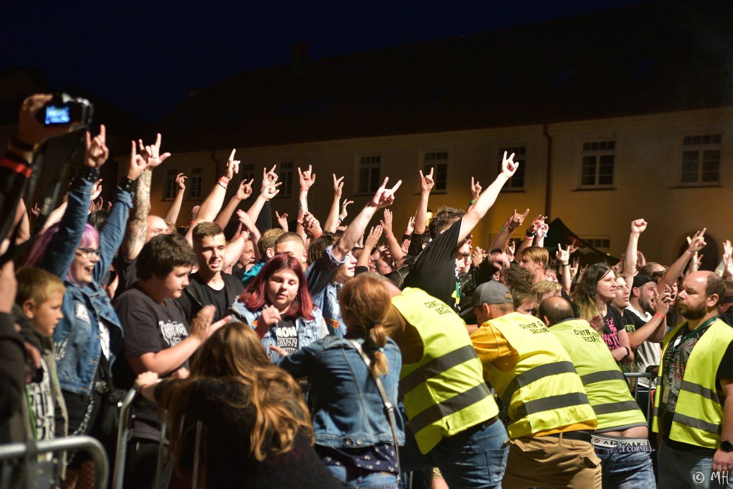 Trautenberk dobyli plzeňský pivovar, fanoušci zbourali zábrany