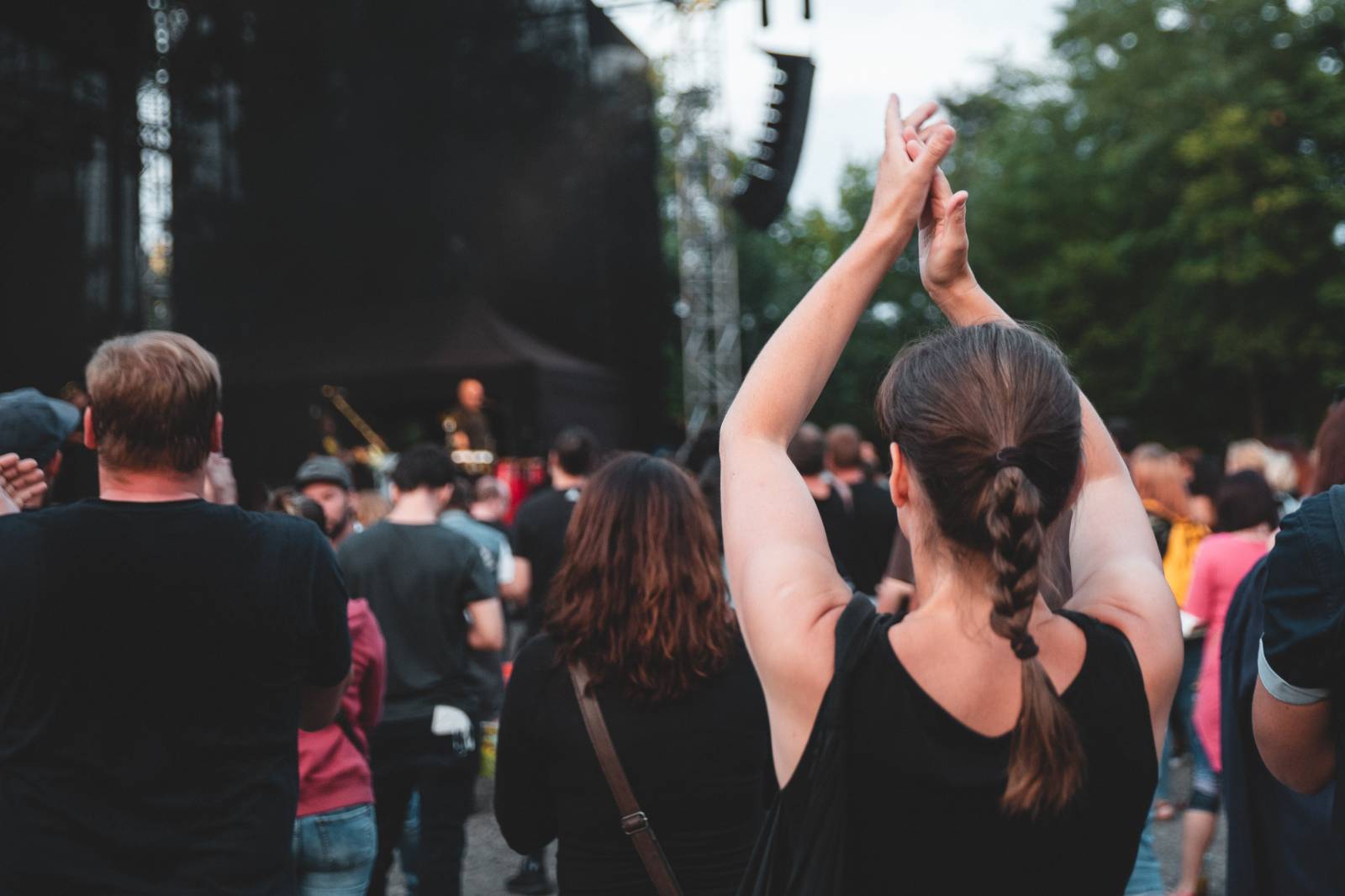 V Ledárnách Braník není o zábavu nouze, tentokrát se o ni postarala kapela Sto zvířat
