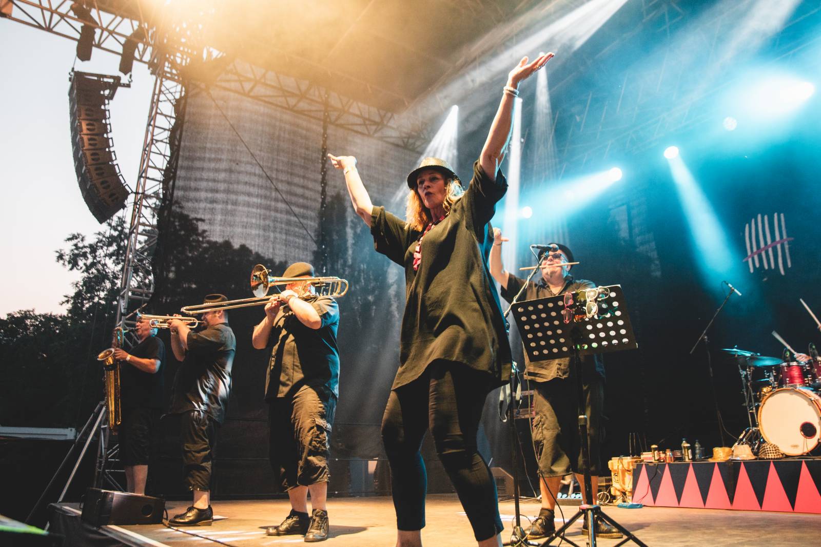 V Ledárnách Braník není o zábavu nouze, tentokrát se o ni postarala kapela Sto zvířat