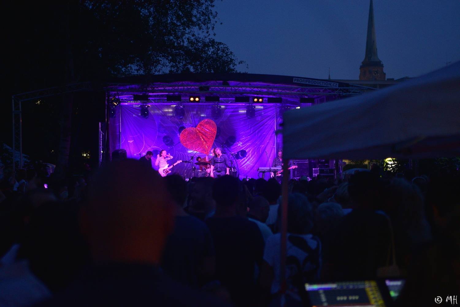 Mig 21 rozparádili fanoušky, kalhotky létaly v plzeňském Leháru vzduchem