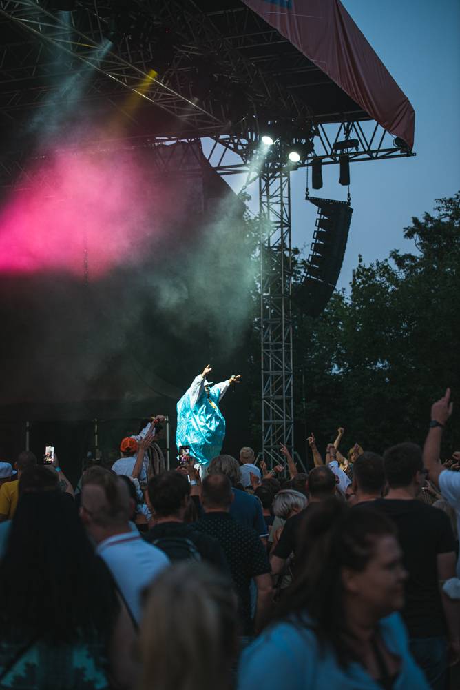 Kapitán Demo oslavil v Ledárnách Braník narozeniny svých fanoušků novým singlem 