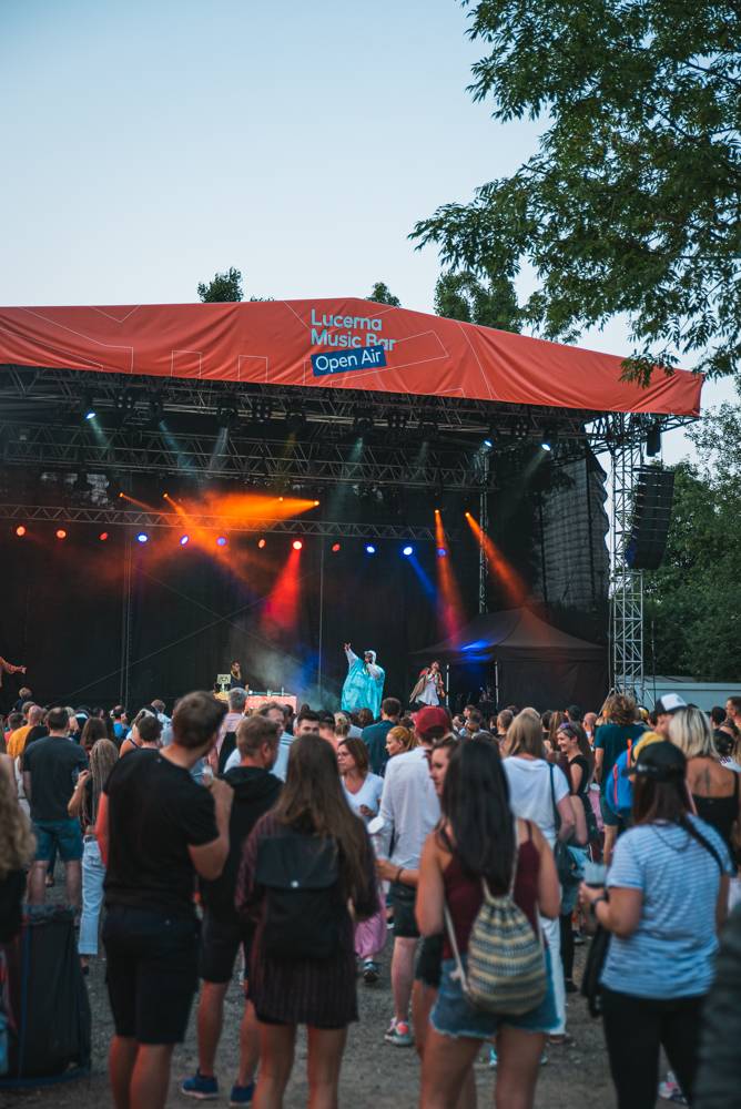 Kapitán Demo oslavil v Ledárnách Braník narozeniny svých fanoušků novým singlem 