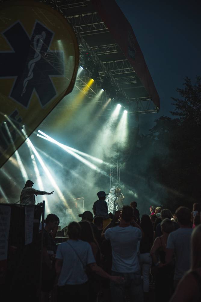 Kapitán Demo oslavil v Ledárnách Braník narozeniny svých fanoušků novým singlem 