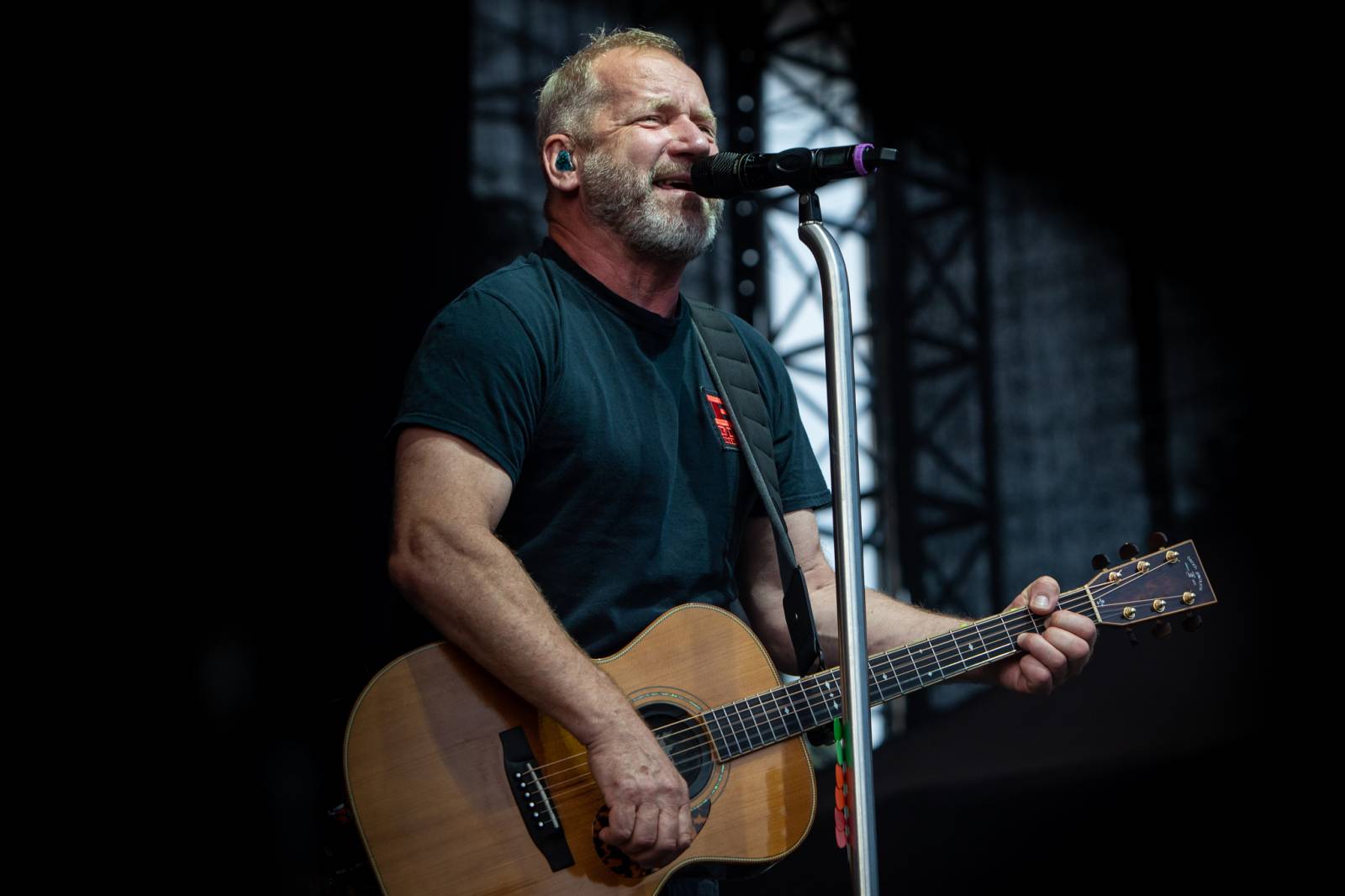 V Braníku se tančilo a zpívalo s Davidem Kollerem, show vygradovala hity Lucie