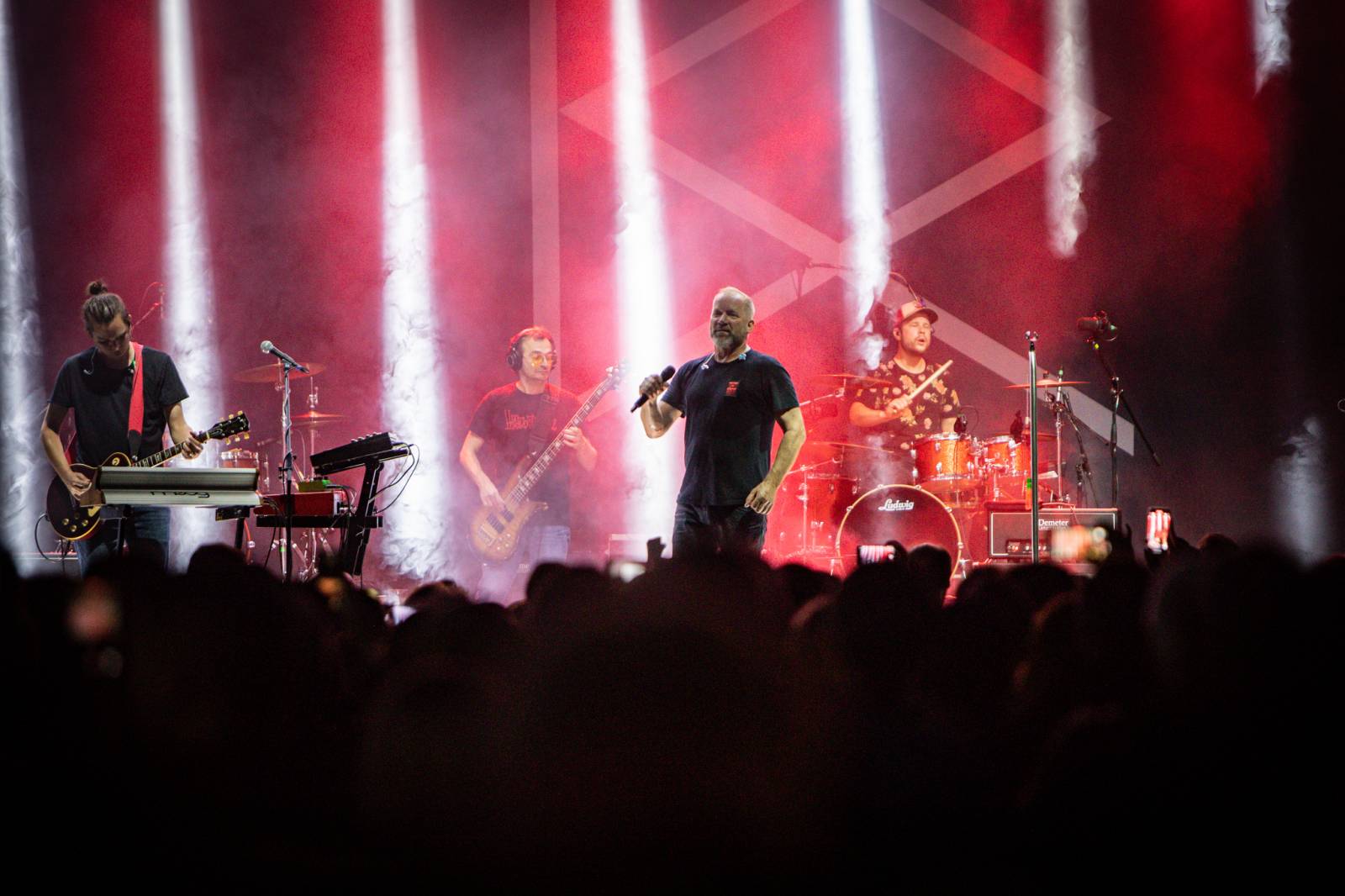 V Braníku se tančilo a zpívalo s Davidem Kollerem, show vygradovala hity Lucie