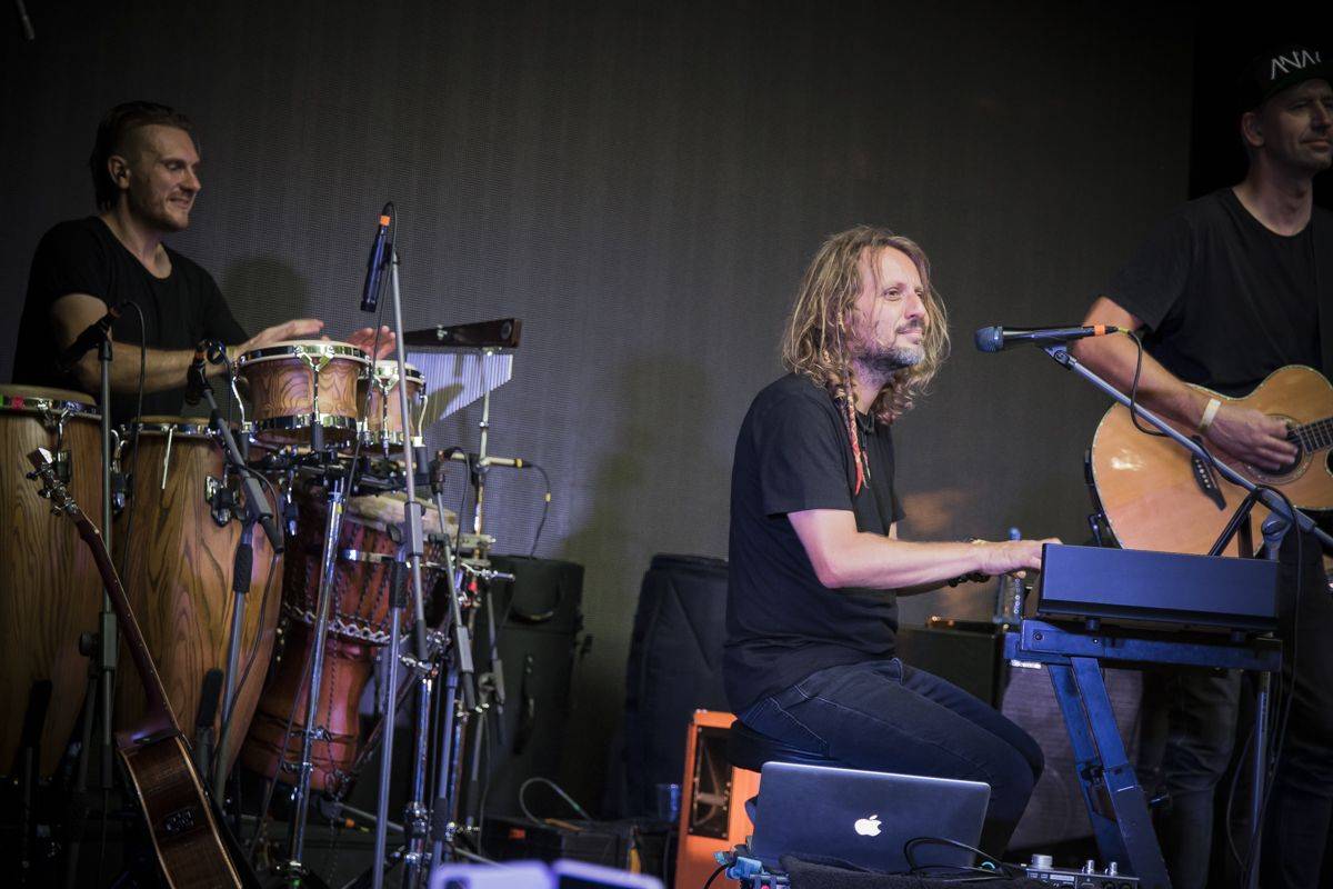 Anna K. rozzářila světlem Riegrovy sady, publikum nadšeně zpívalo a tleskalo