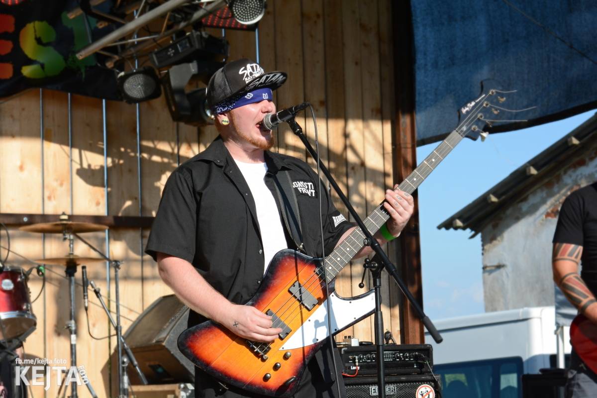 ČAD, Ejakulující kokos a mnoho dalších - první den Kravín Festu