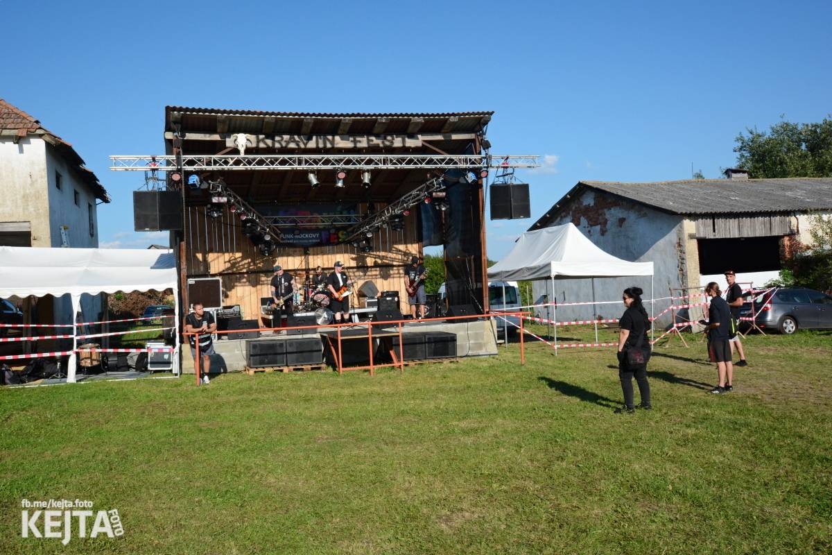 ČAD, Ejakulující kokos a mnoho dalších - první den Kravín Festu