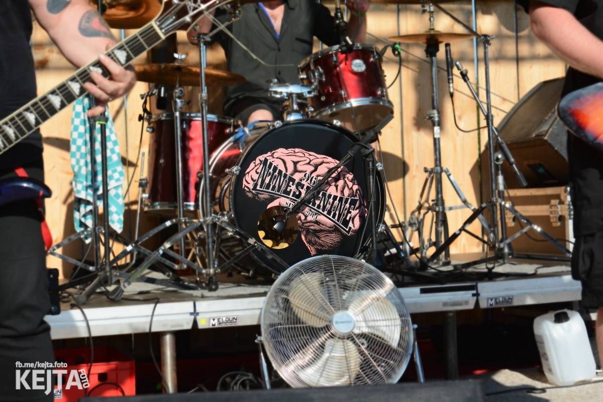 ČAD, Ejakulující kokos a mnoho dalších - první den Kravín Festu