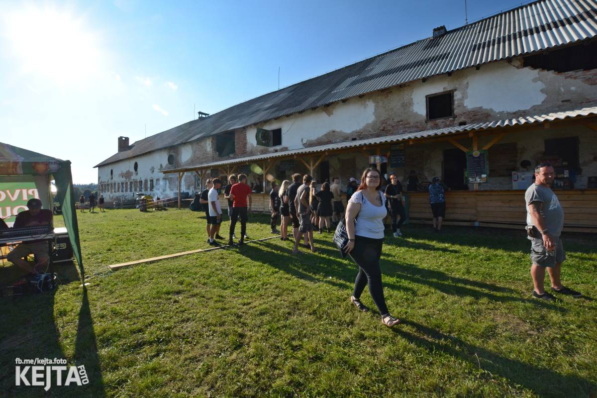 ČAD, Ejakulující kokos a mnoho dalších - první den Kravín Festu