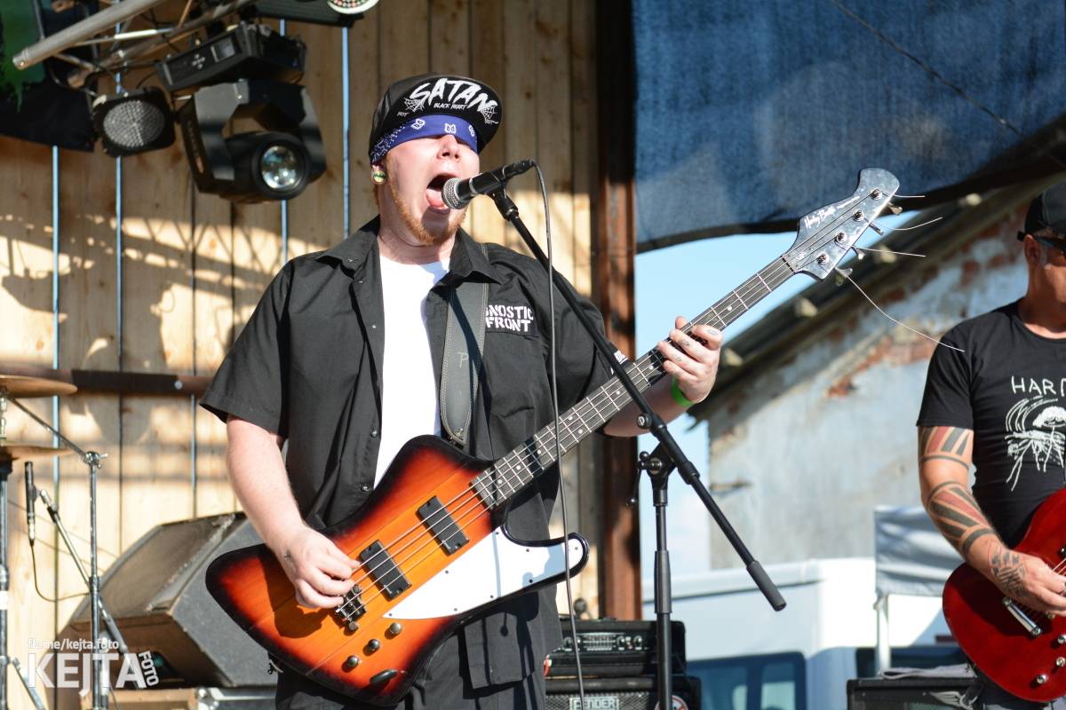 ČAD, Ejakulující kokos a mnoho dalších - první den Kravín Festu