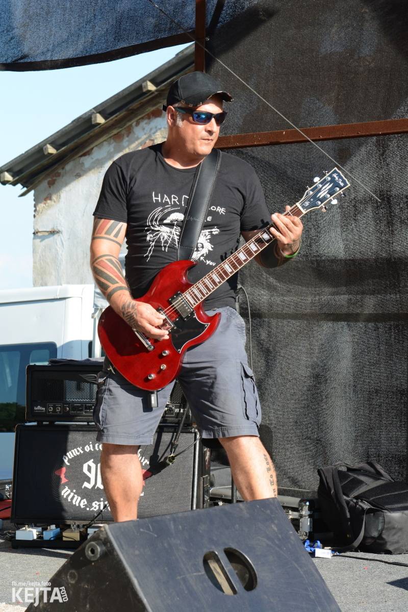 ČAD, Ejakulující kokos a mnoho dalších - první den Kravín Festu