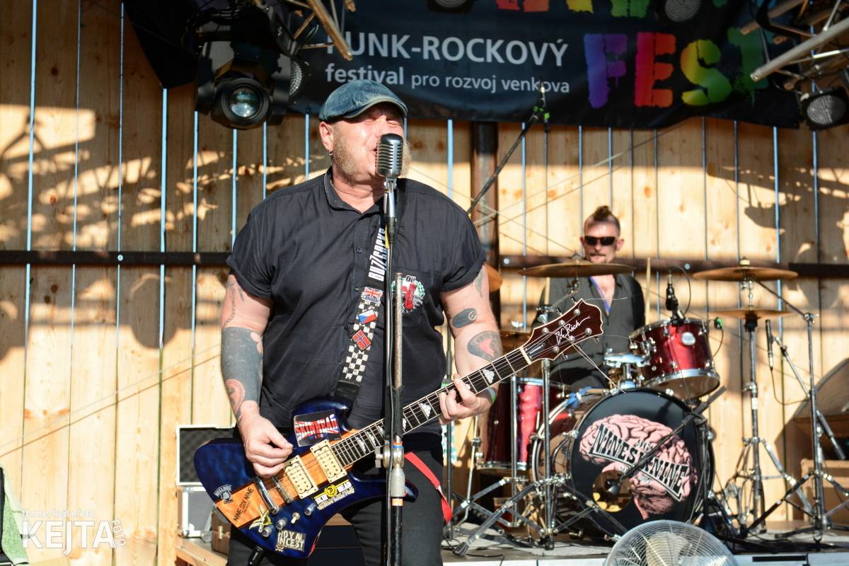 ČAD, Ejakulující kokos a mnoho dalších - první den Kravín Festu