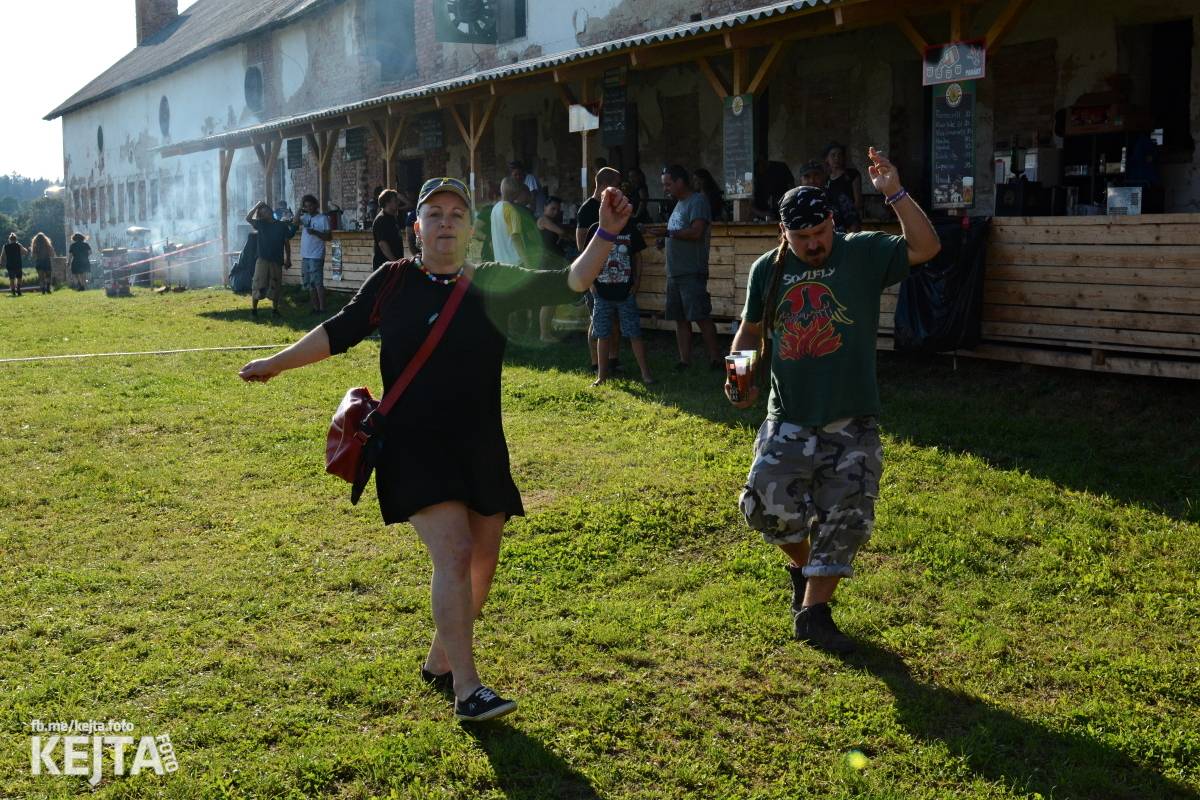 ČAD, Ejakulující kokos a mnoho dalších - první den Kravín Festu