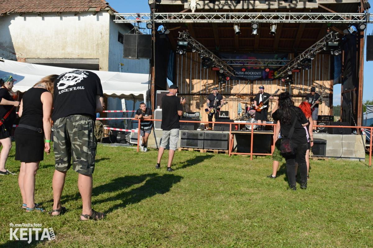 ČAD, Ejakulující kokos a mnoho dalších - první den Kravín Festu