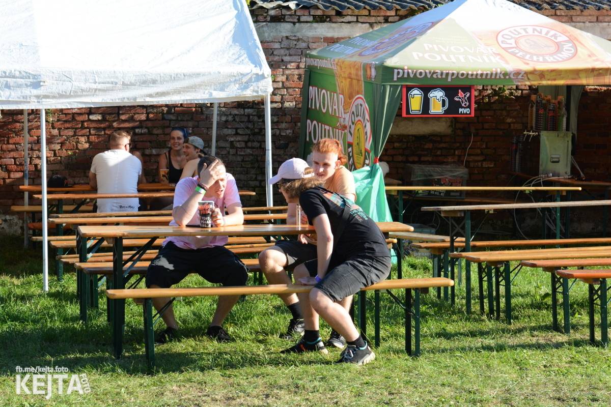 ČAD, Ejakulující kokos a mnoho dalších - první den Kravín Festu