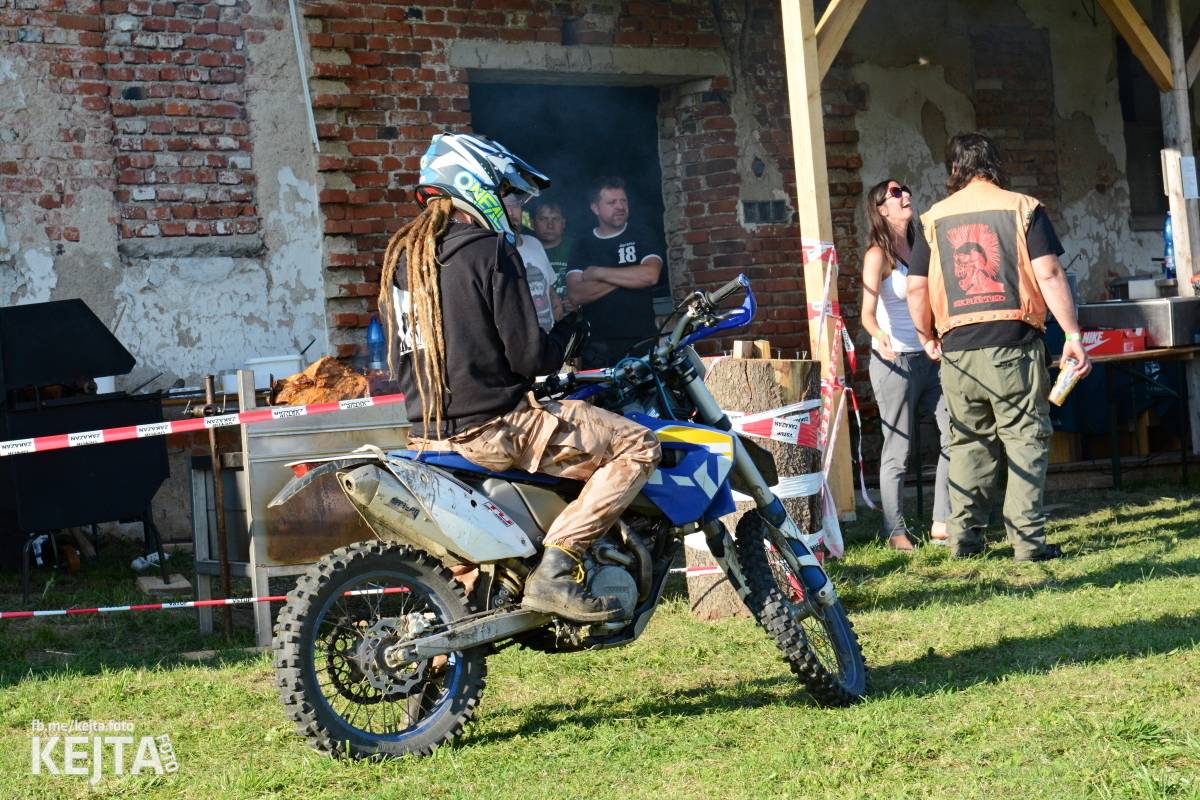 ČAD, Ejakulující kokos a mnoho dalších - první den Kravín Festu