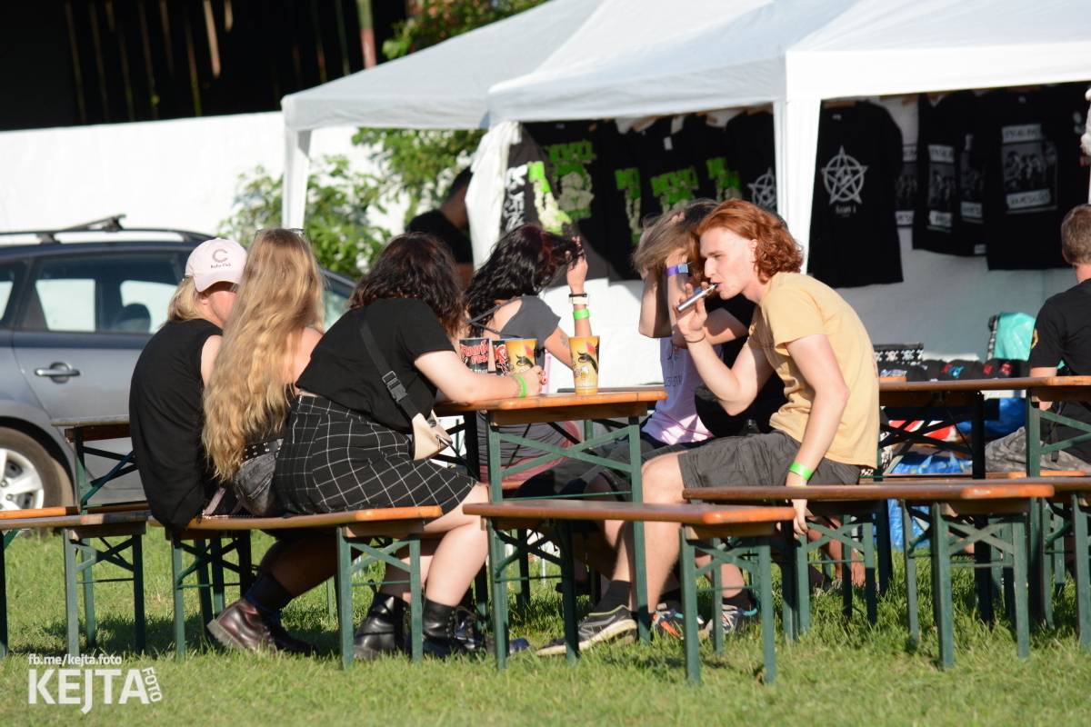 ČAD, Ejakulující kokos a mnoho dalších - první den Kravín Festu