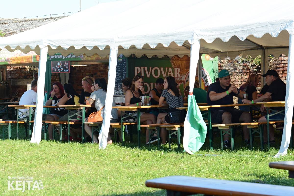 ČAD, Ejakulující kokos a mnoho dalších - první den Kravín Festu