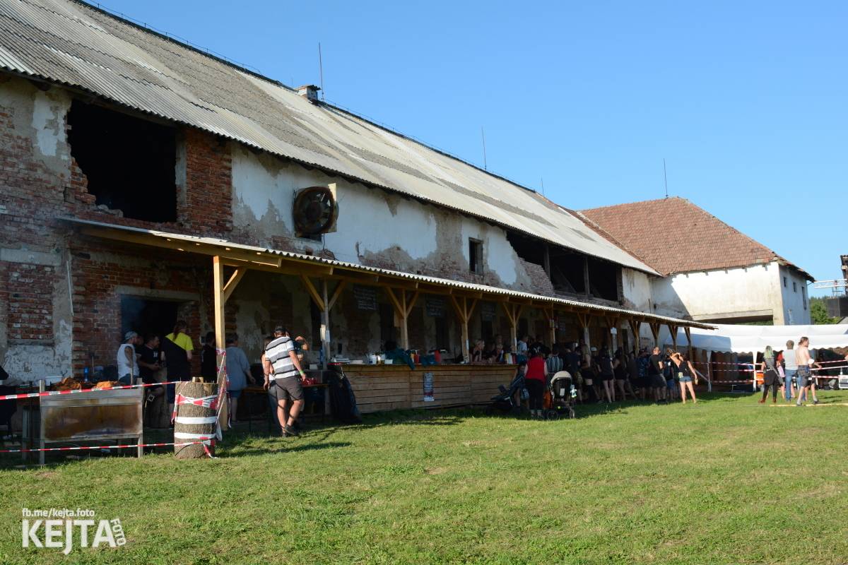 ČAD, Ejakulující kokos a mnoho dalších - první den Kravín Festu