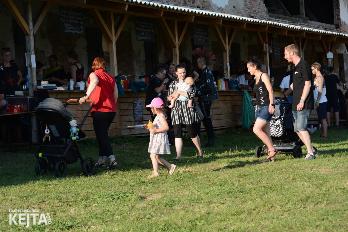 ČAD, Ejakulující kokos a mnoho dalších - první den Kravín Festu